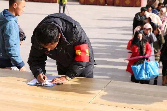 C:\Users\Administrator\Desktop\网站管理\新闻中心\献爱心\2.jpg C:\Users\Administrator\Desktop\网站管理\新闻中心\献爱心\2.jpg