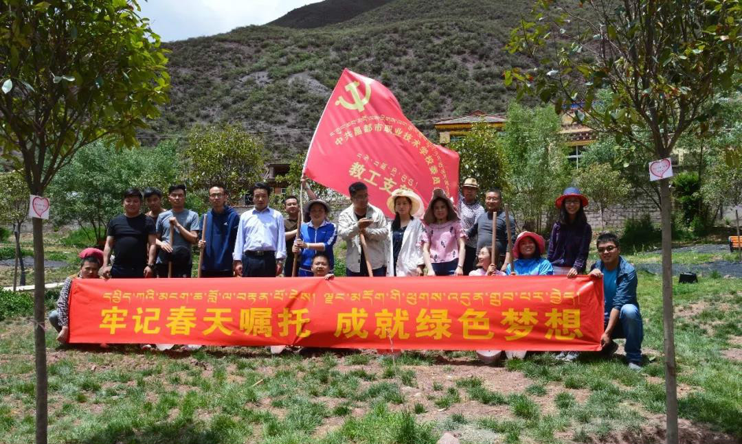 C:\Users\Administrator\Desktop\网站管理\党建平台\绿色梦想\1_meitu_14.jpg C:\Users\Administrator\Desktop\网站管理\党建平台\绿色梦想\1_meitu_14.jpg