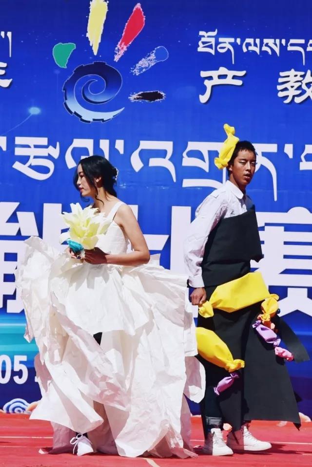 C:\Users\Administrator\Desktop\网站管理\新闻中心\艺纳百川,德容万物\2.jpg C:\Users\Administrator\Desktop\网站管理\新闻中心\艺纳百川,德容万物\2.jpg