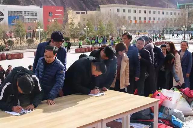 C:\Users\Administrator\Desktop\网站管理\新闻中心\献爱心\4.jpg C:\Users\Administrator\Desktop\网站管理\新闻中心\献爱心\4.jpg