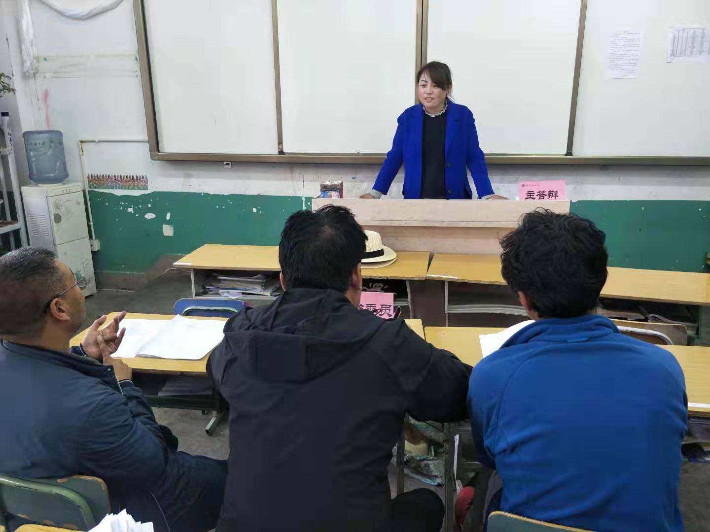 论文答辩现场 (复制).jpg 论文答辩现场 (复制).jpg