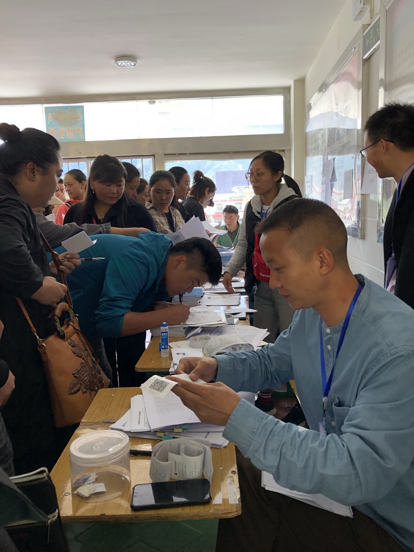 报名注册现场 (复制).jpg 报名注册现场 (复制).jpg