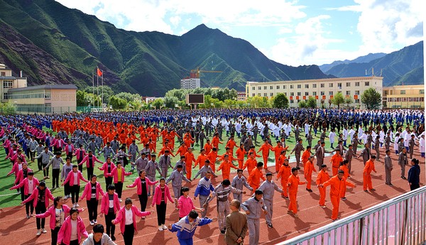 5.课间操专业服.jpg 5.课间操专业服.jpg